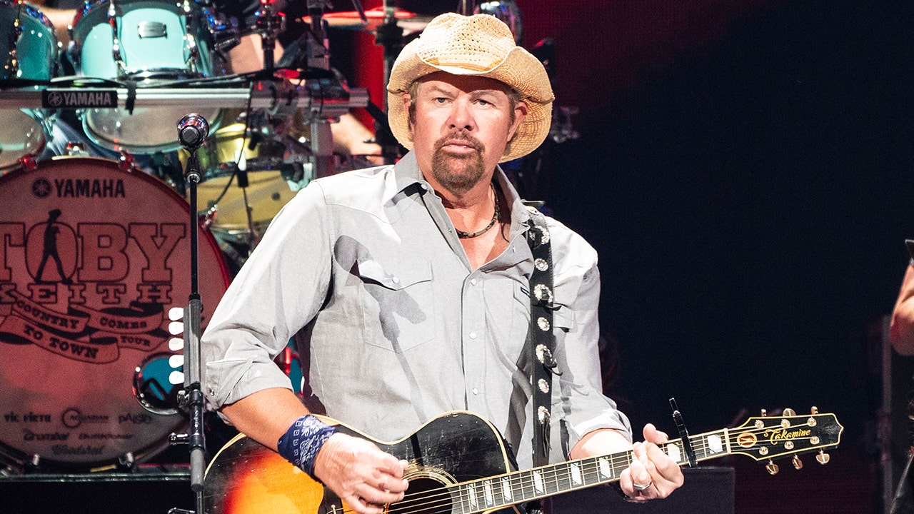Toby Keith Pushes Through Stomach Cancer Battle To Perform Again Fox News