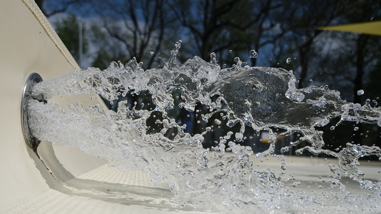 Remplissage d'eau d'une piscine