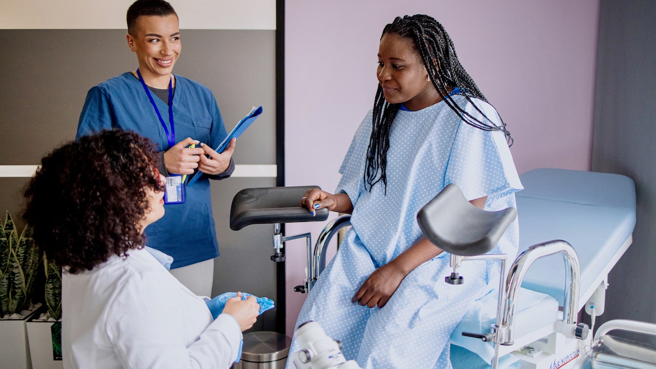 Femme chez le docteur