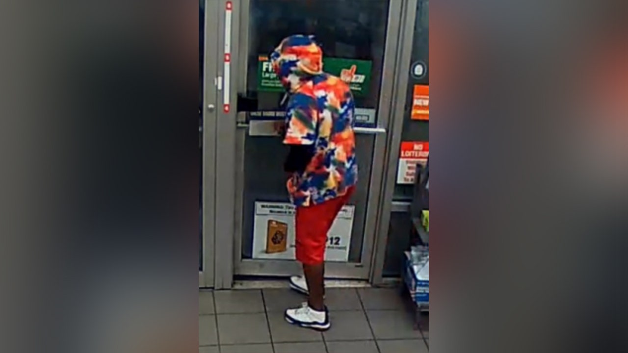 Video captures Florida suspect grabbing 7-Eleven employee by throat during robbery