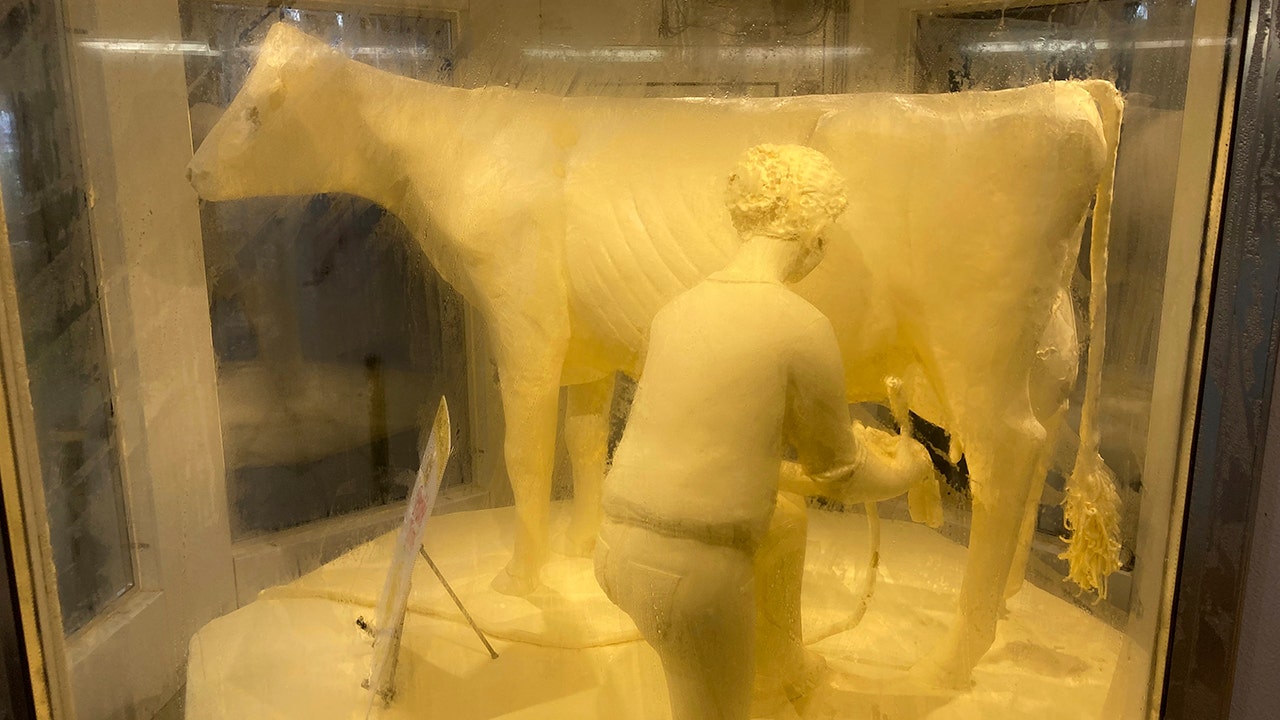 News :Illinois Gov. JB Pritzker unveils 800-pound butter cow sculpture ahead of annual agricultural extravaganza