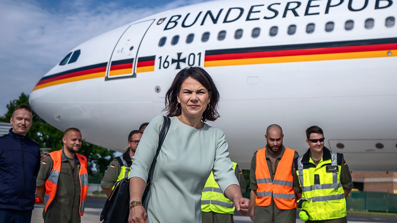 Germany's foreign minister abandons Pacific trip after multiple problems with government plane