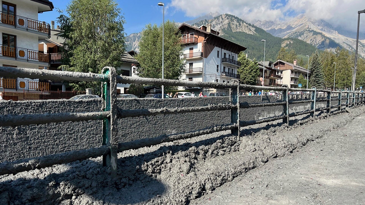 Italian mudslide covers roads of small town with debris, water