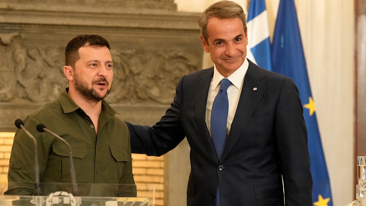 Greece's prime minister pledges to keep up military support for Ukraine ...