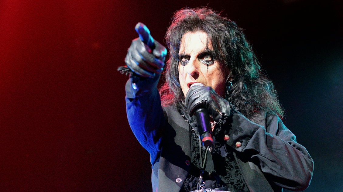 Rocker Alice Cooper says transgenderism has reached 'point of absurdity ...