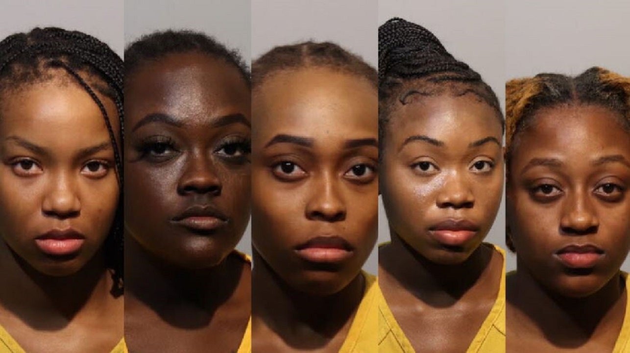 News :Florida brawl at chicken wing restaurant triggered after 5 women clogged toilet: police