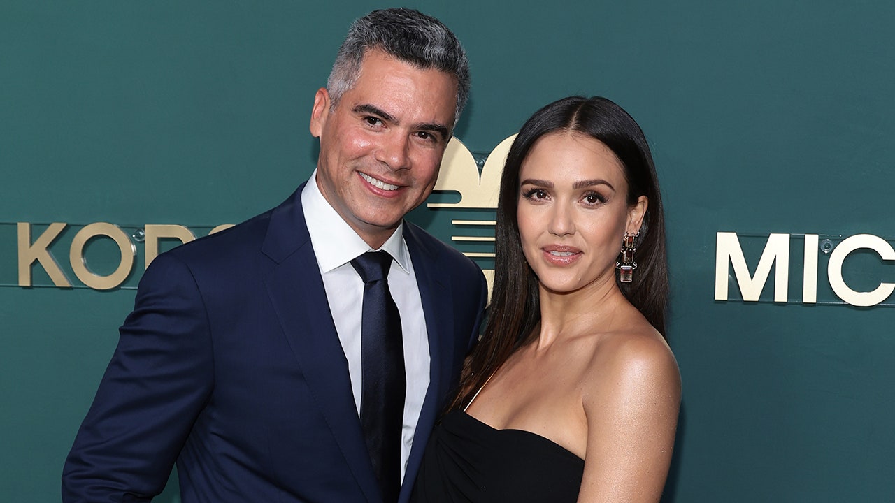 Cash Warren spilled on what caused him and wife Jessica Alba to break up four years into their relationship. (Dimitrios Kambouris/Getty Images)