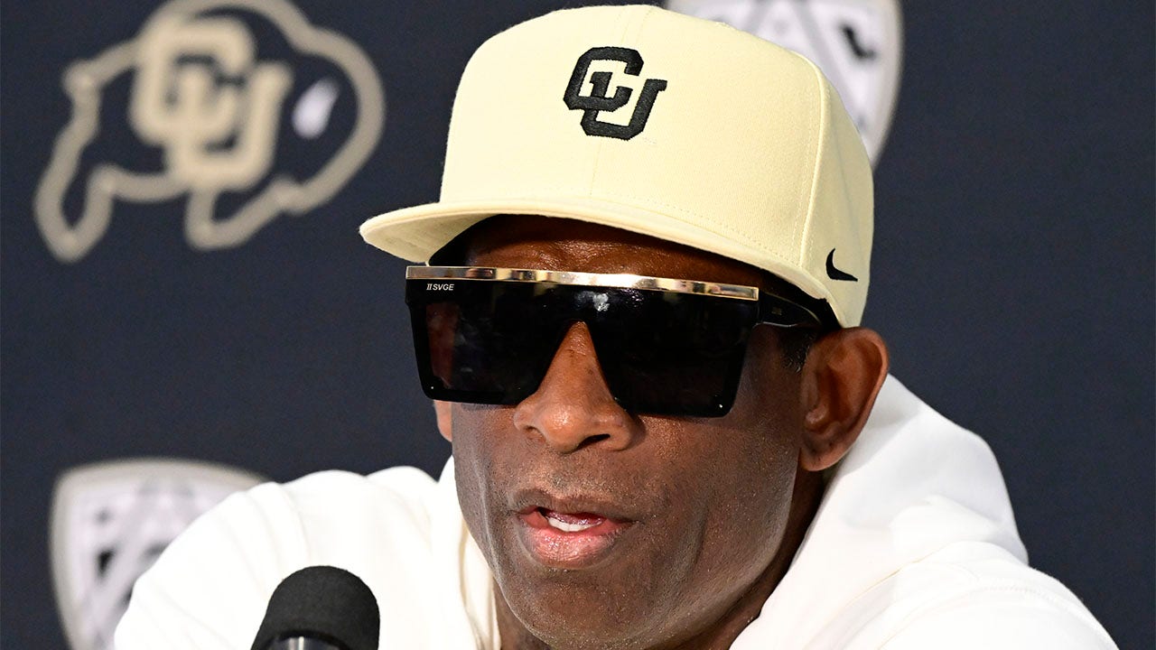 Deion Sanders offers Colorado players sunglasses to keep on feud with