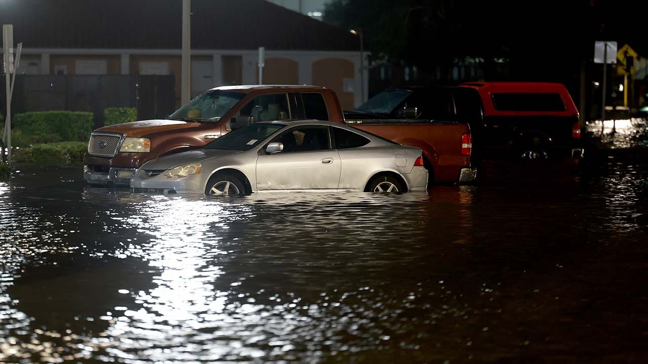 Hurricane Idalia Makes Landfall Over Florida's Big Bend As Category 3 ...