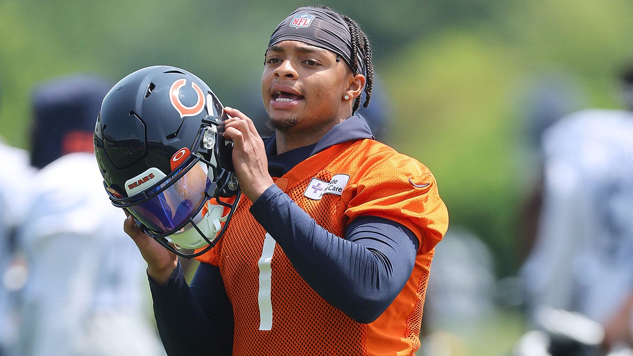 Chicago Bears coach fuels fire with eye-catching comments on Justin Fields  - Mirror Online