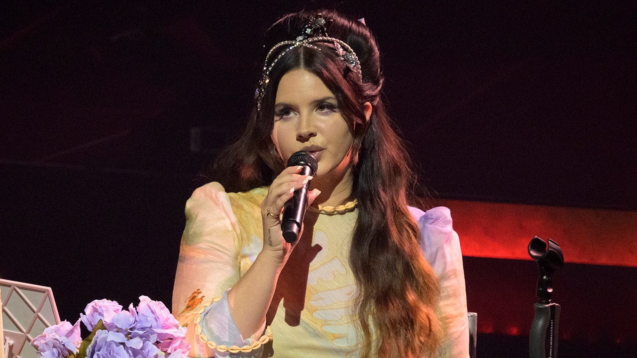 Lana Del Rey shuts down claims she practiced witchcraft on her tour