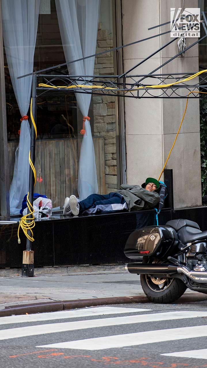 Asylum Seekers Sleep On New York City Sidewalk With Manhattan's ...