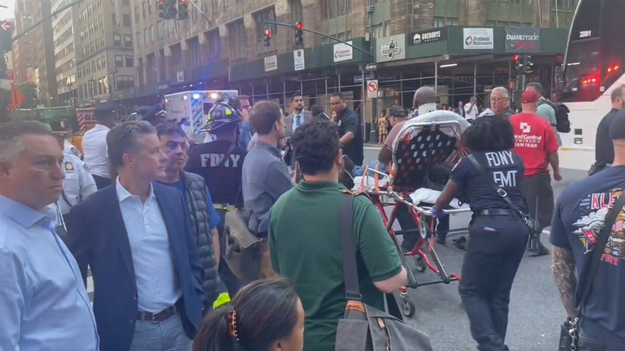 NYC pedestrians injured after vehicle plows into crowd outside Grand Central Station in Midtown Manhattan