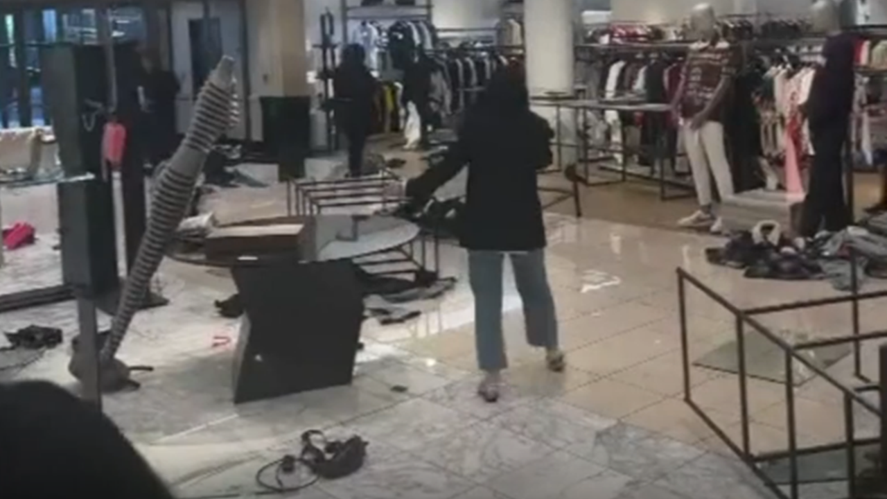 News :Video shows aftermath of California Nordstrom ransacking by huge ‘flash mob’