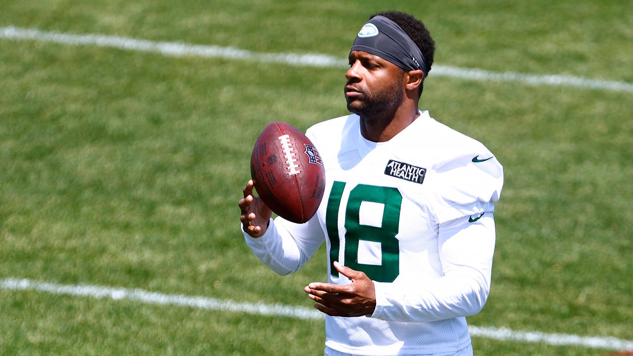 Jets' Randall Cobb fined for huge hit on Giants player in preseason game