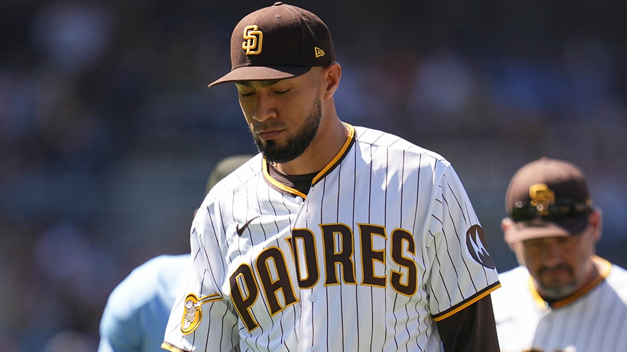 Padres' Robert Suarez ejected for sticky substance before throwing single pitch