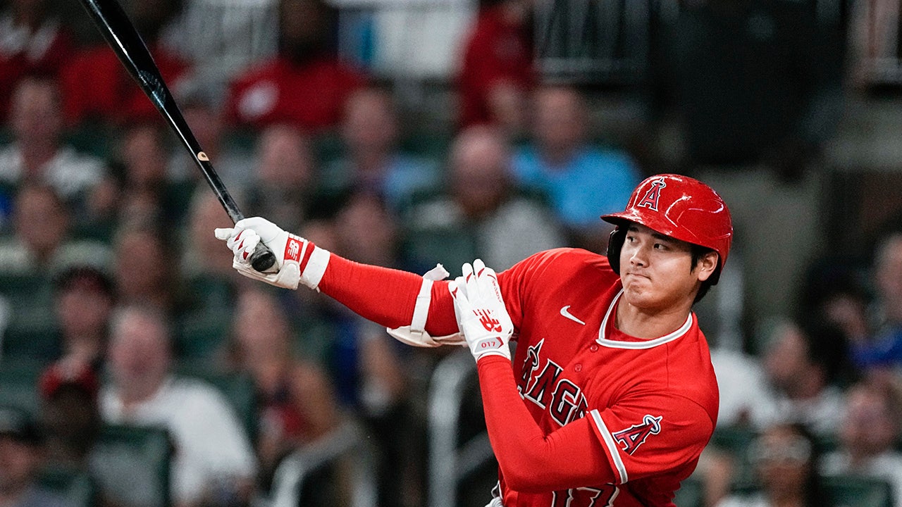 Shohei Ohtani swings