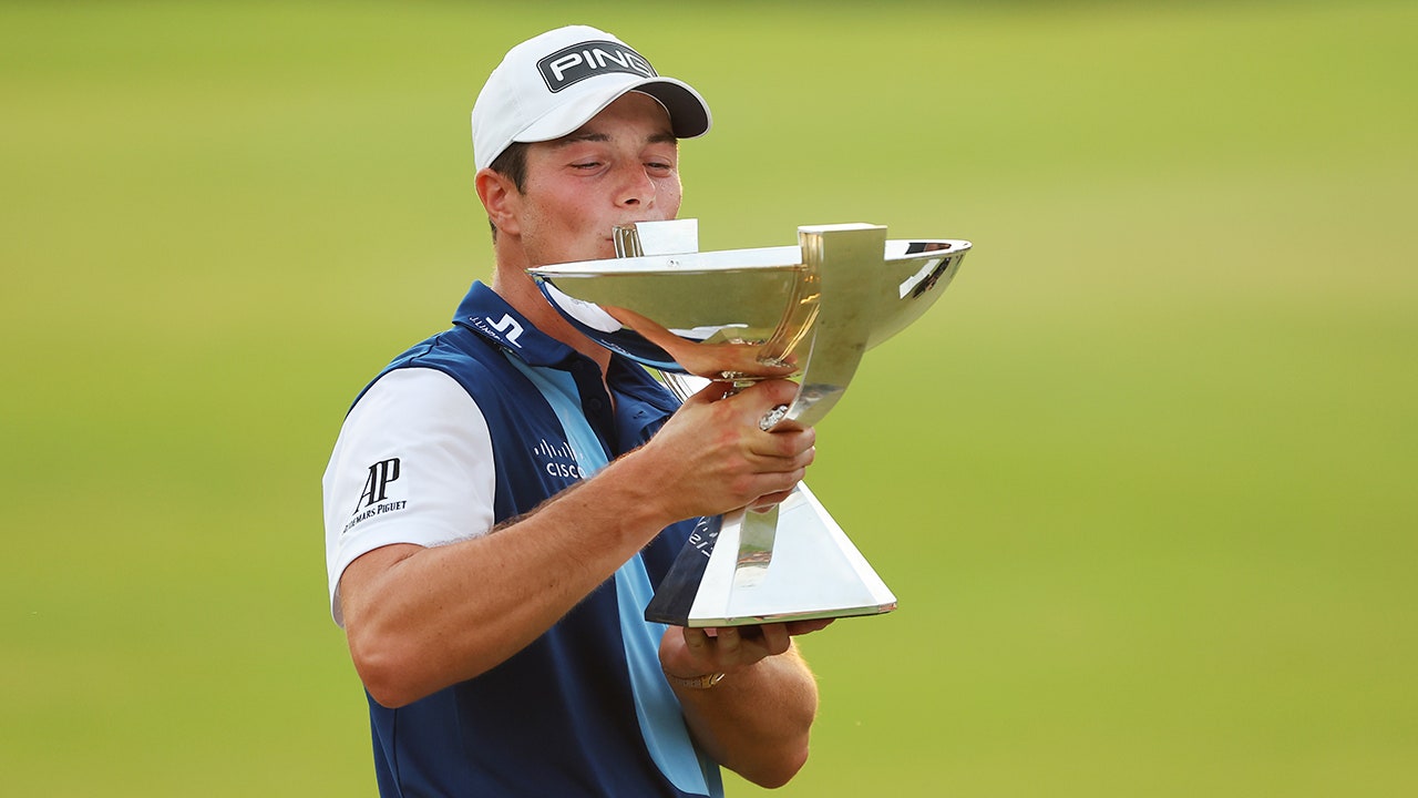 Viktor Hovland remporte la FedEx Cup du PGA Tour après avoir remporté le Tour Championship par 5 coups