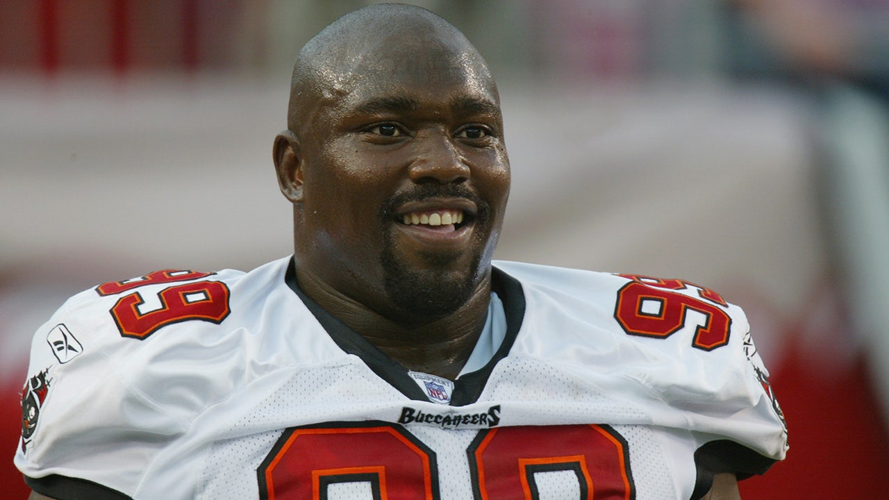 Warren Sapp Allegedly Sparks Turmoil on Flight, Dares Passenger for Confrontation in Gainesville