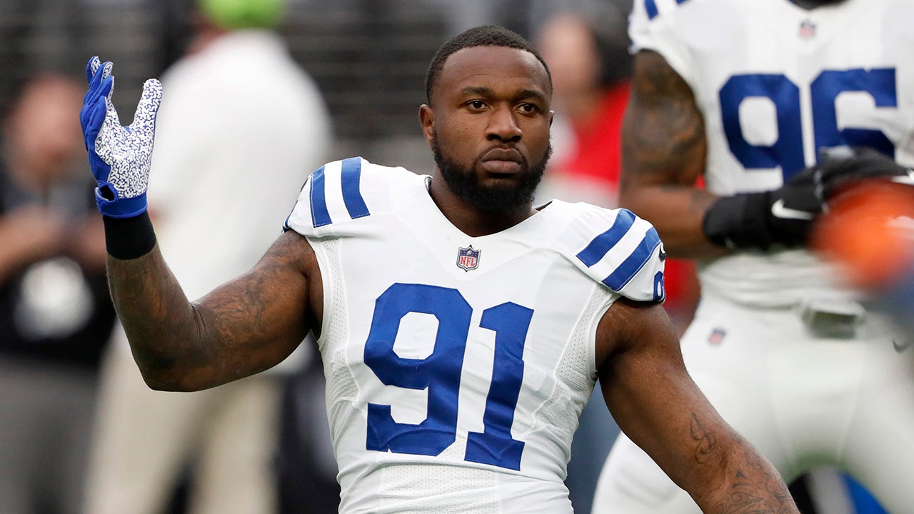 Report: Bears signing Colts veteran free agent edge Yannick Ngakoue -  Stampede Blue