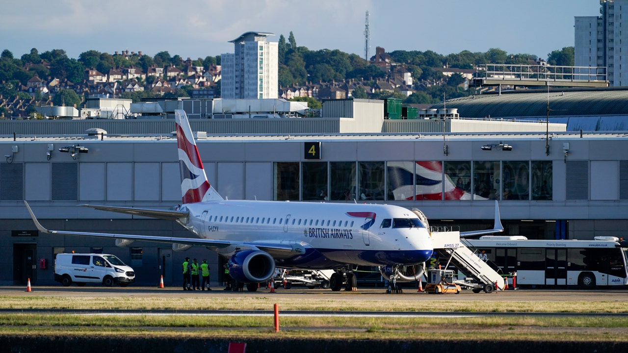 Flight data issues blamed for technical failure that disrupted UK air traffic