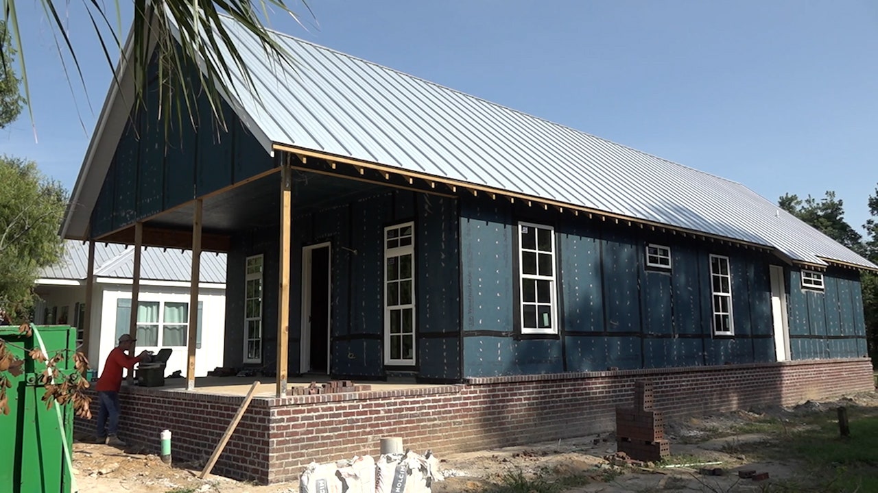 Storm Chaser Works To Build A House That Can Withstand Category Five   C09fb098 Hurricane House 