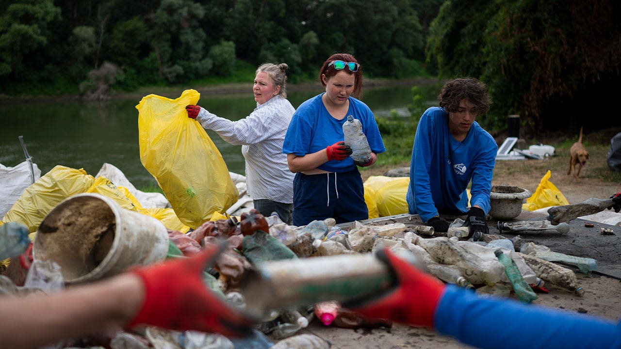 Annual Hungarian competition to clean up country's 2nd-largest river of  trash begins | Fox News