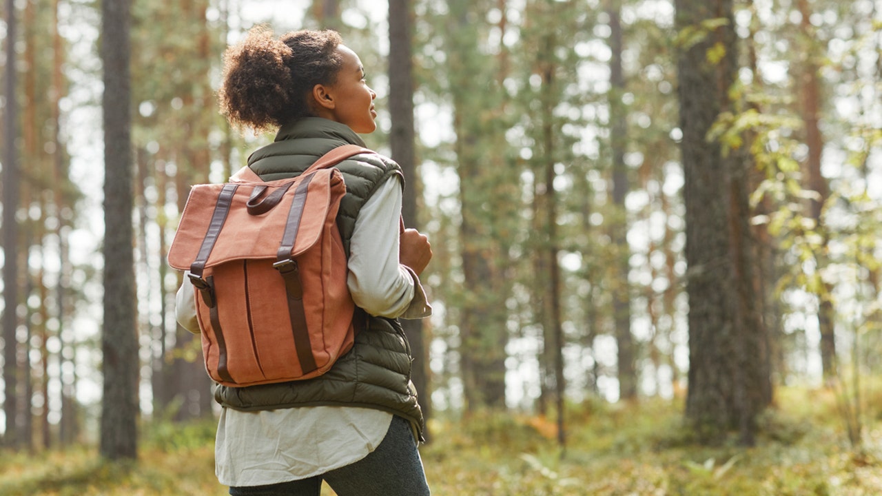 'Silent walking' trend: Psychiatrist shares stress-relieving benefits of strolling in silence