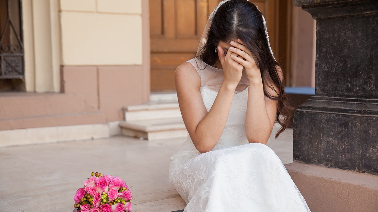 An etiquette expert said a bride was overreacting after she became upset about a child wearing white to her wedding, and the groom handled it as best as he could. (iStock)
