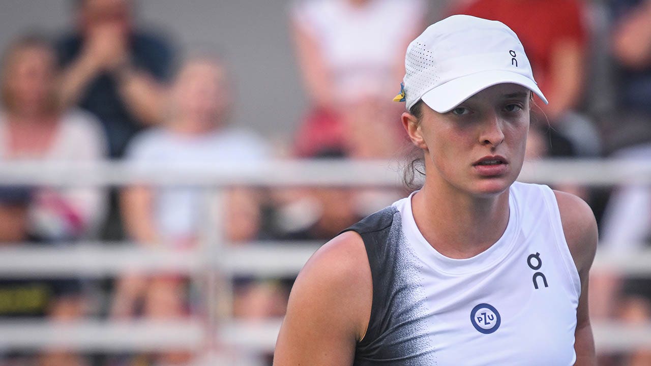 Former men’s tennis pro claims top-ranked Iga Swiatek isn’t ‘great’ for women’s game over hat styling