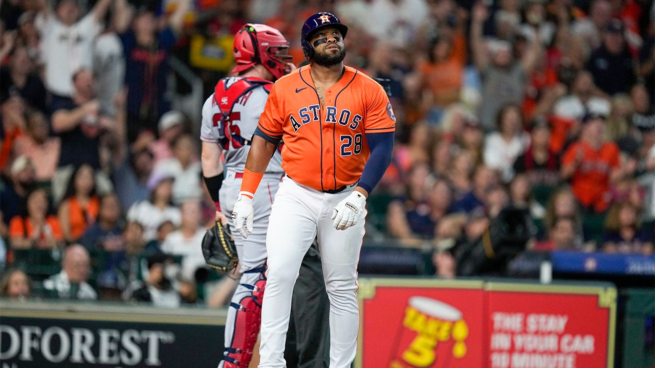 Astros' first baseman ends eight-year home run drought, hits two against Angels