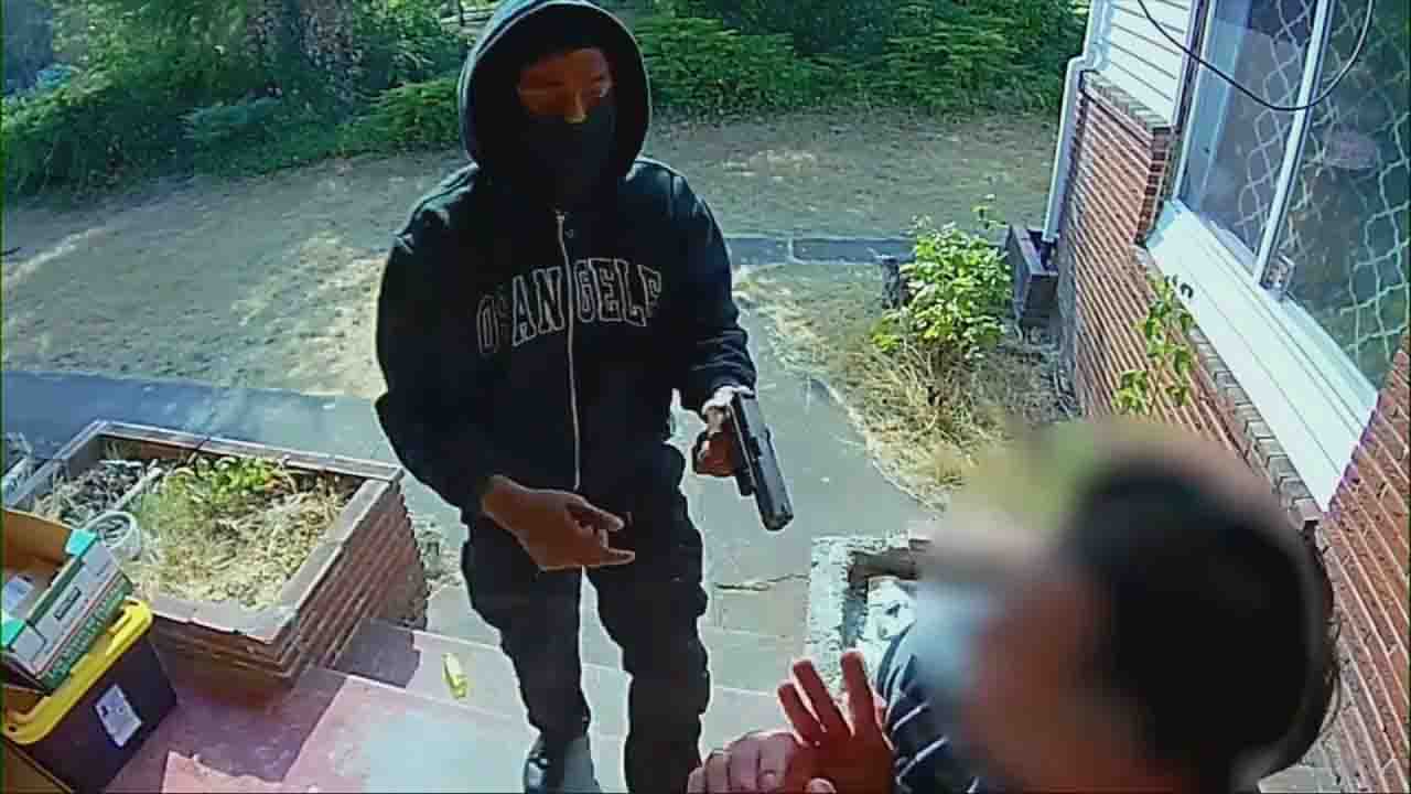 Man tased during south Seattle robbery, wife claims they were followed home  by suspects