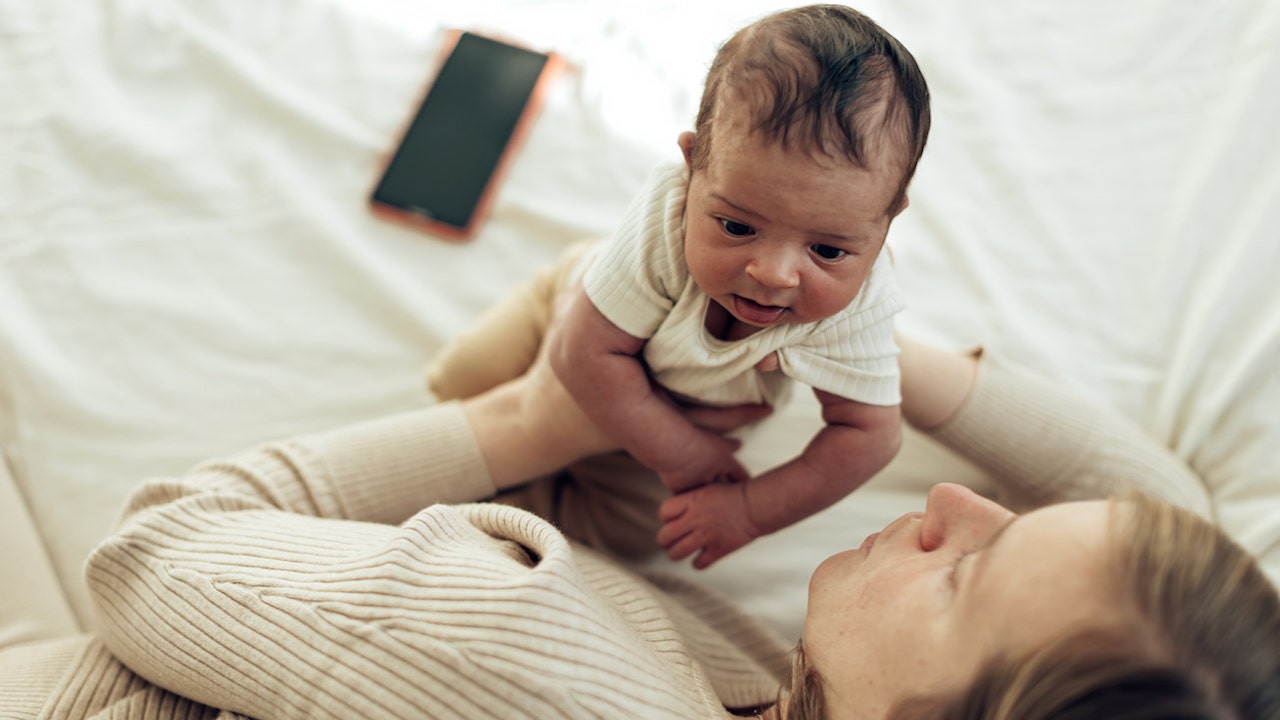 تقول إيما غريد، المؤسس المشارك للمخططات، إنه يجب على الأمهات تحديد الوقت الذي يقضيه مع أطفالهن بـ 3 ساعات