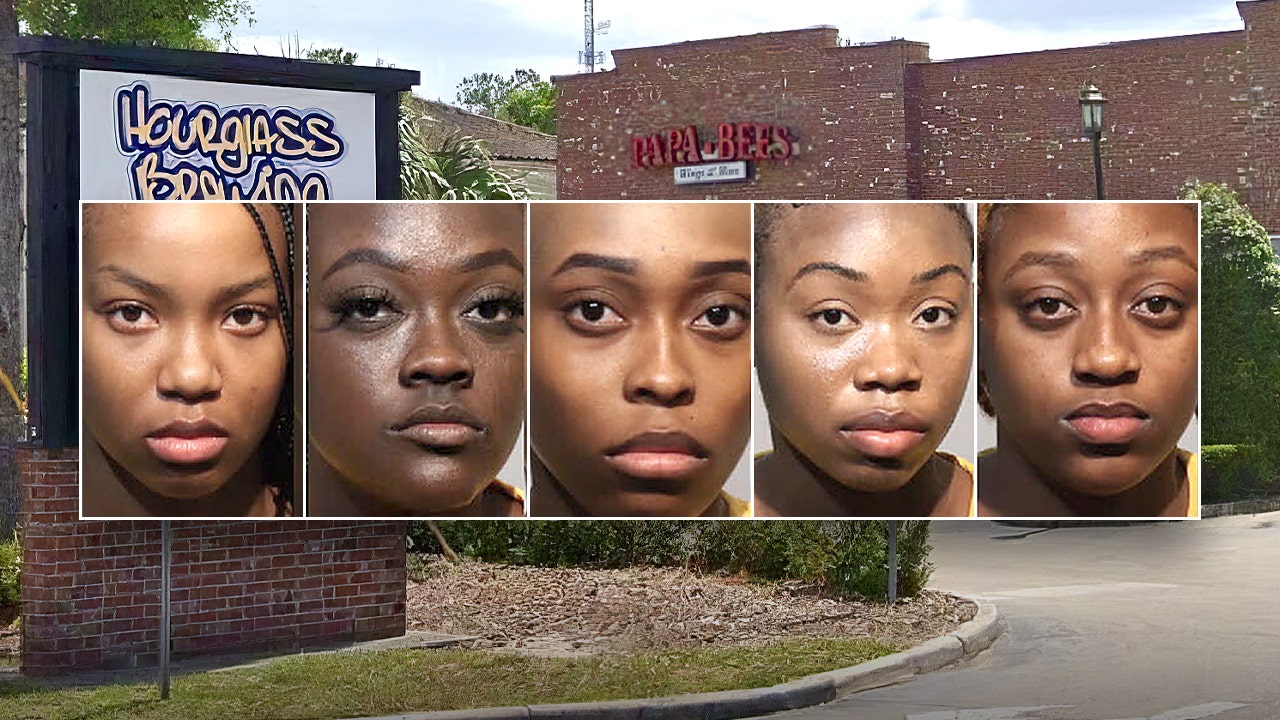 Brawl at Florida chicken wing restaurant triggered after women clogged  toilet: police