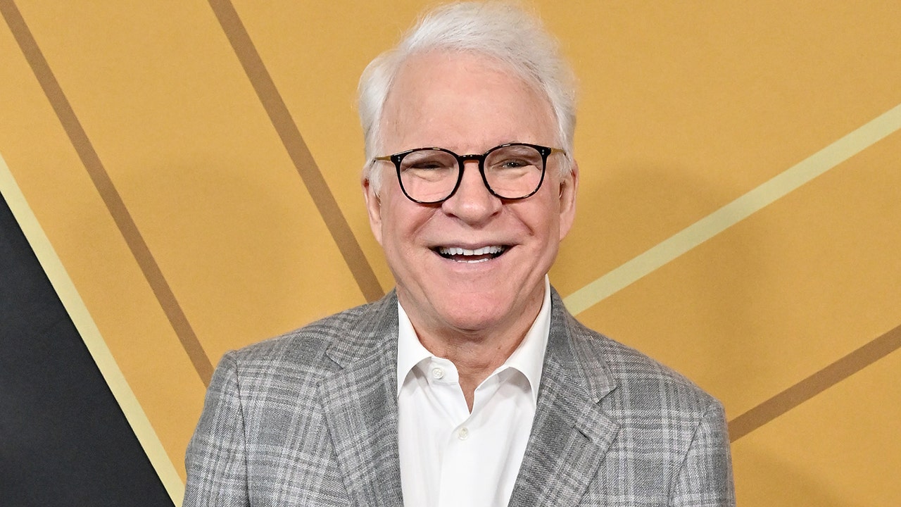 Steve Martin celebrates Florida school district pulling his book from libraries: 'Have to buy a copy!'
