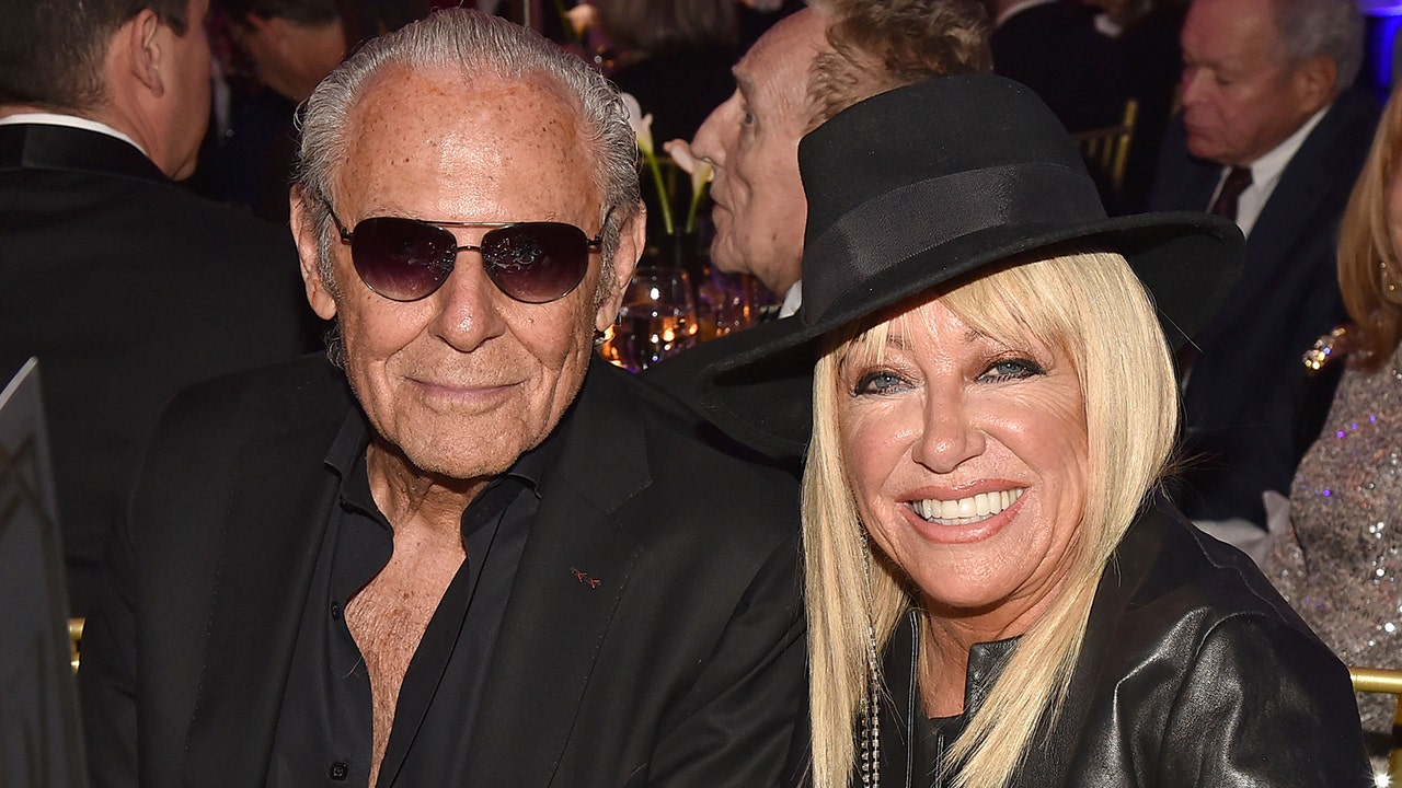 Suzanne Somers' husband called 911 for actress after a health scare. (Patrick McMullan/PMC)