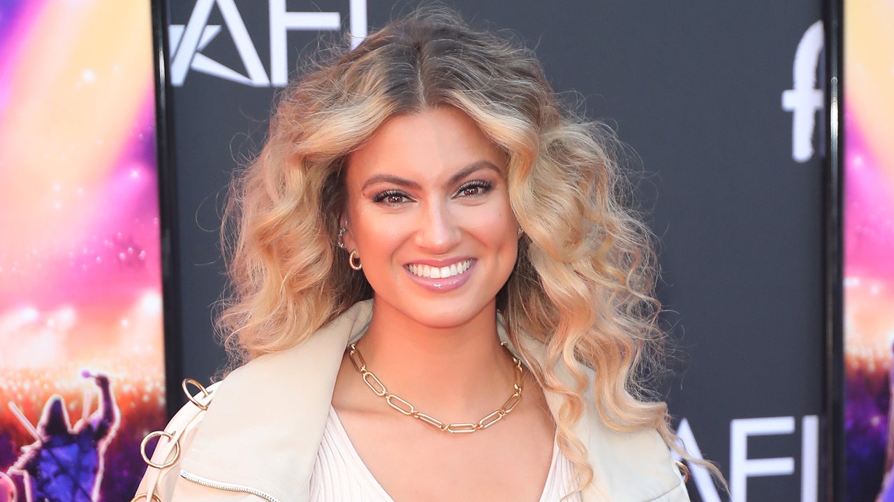 Grammywinning gospel singer Tori Kelly released from hospital after