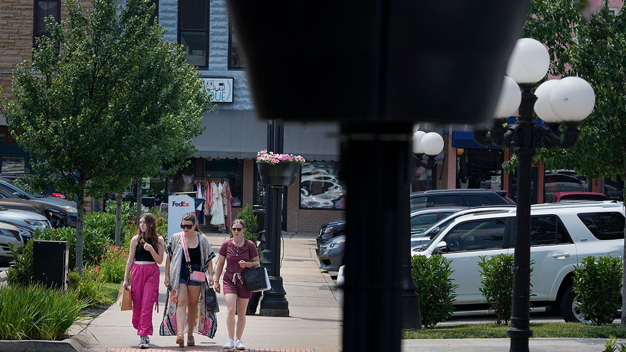 US Census Bureau is charging a Tennessee town $880K for a recount, pushing towns to conduct DIY censuses
