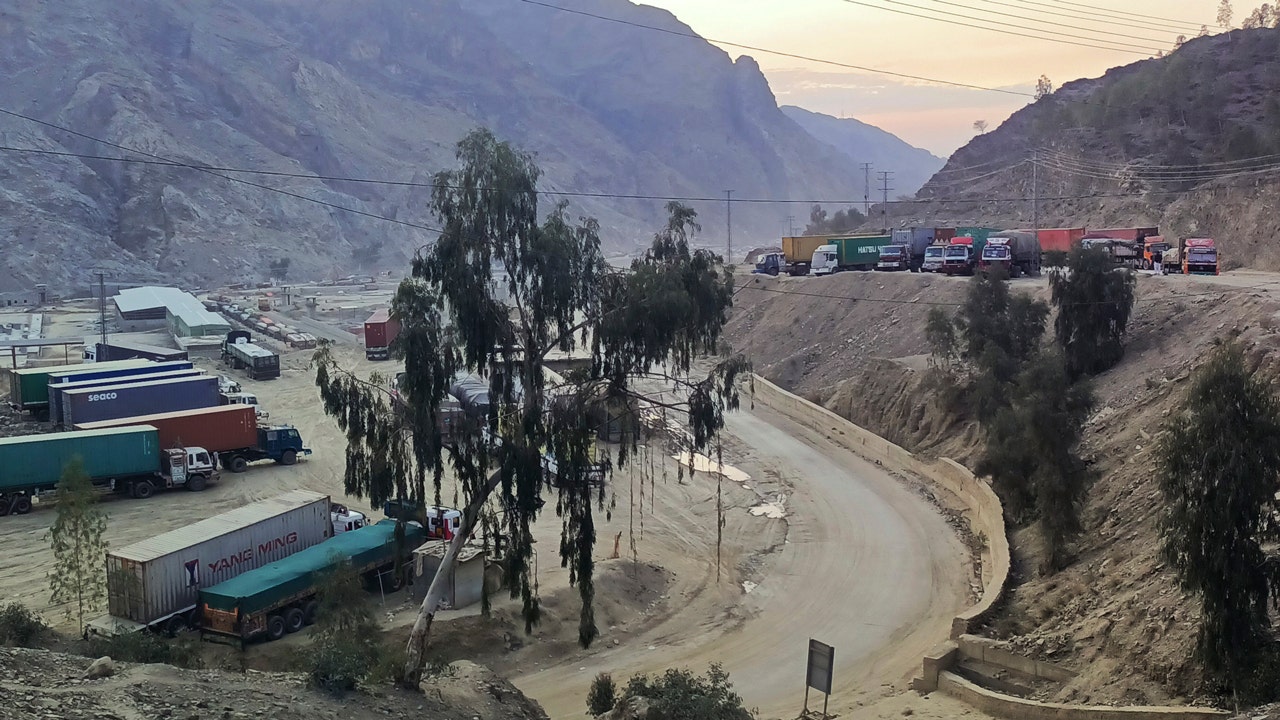 Key border crossing between Pakistan and Afghanistan reopens after 9-day closure