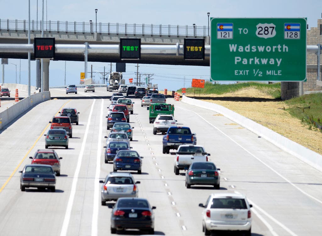 Close Call on Colorado Highway: Meet the Courageous Hero Cops Who Risked Everything