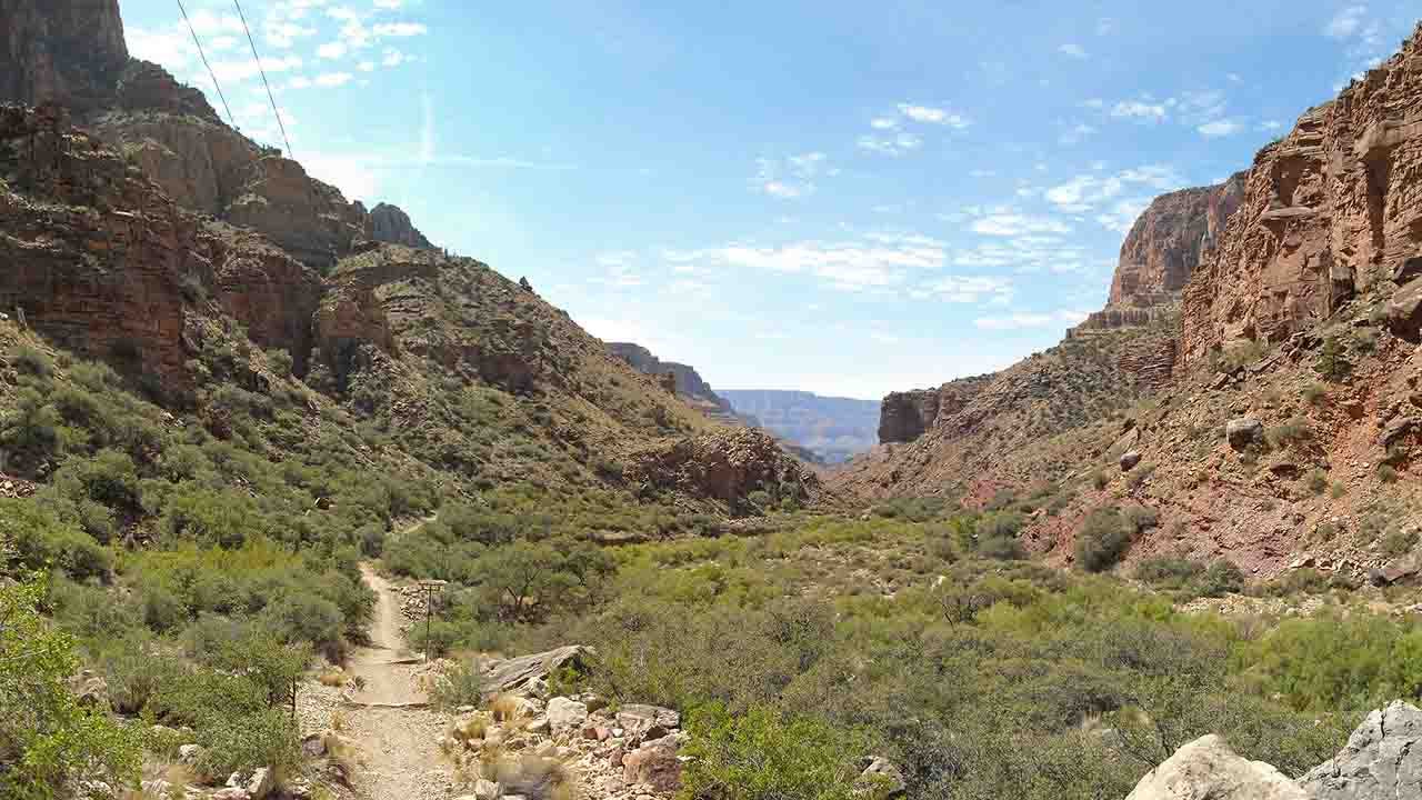 Grand Canyon hiker dies while attempting rim-to-rim trek in single day