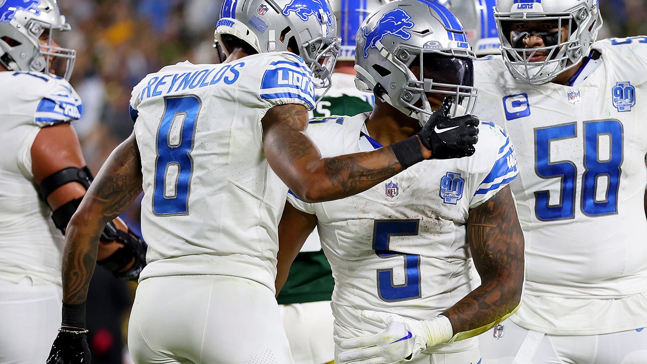 Lions carve up Packers behind David Montgomery's 3 touchdowns, 121