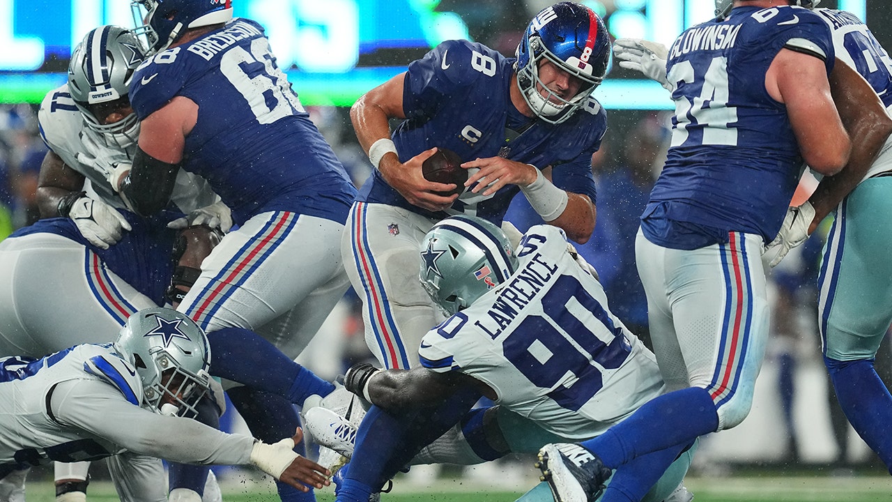 Cowboys' DeMarcus Lawrence feels dominance over Giants 'put the league on  notice