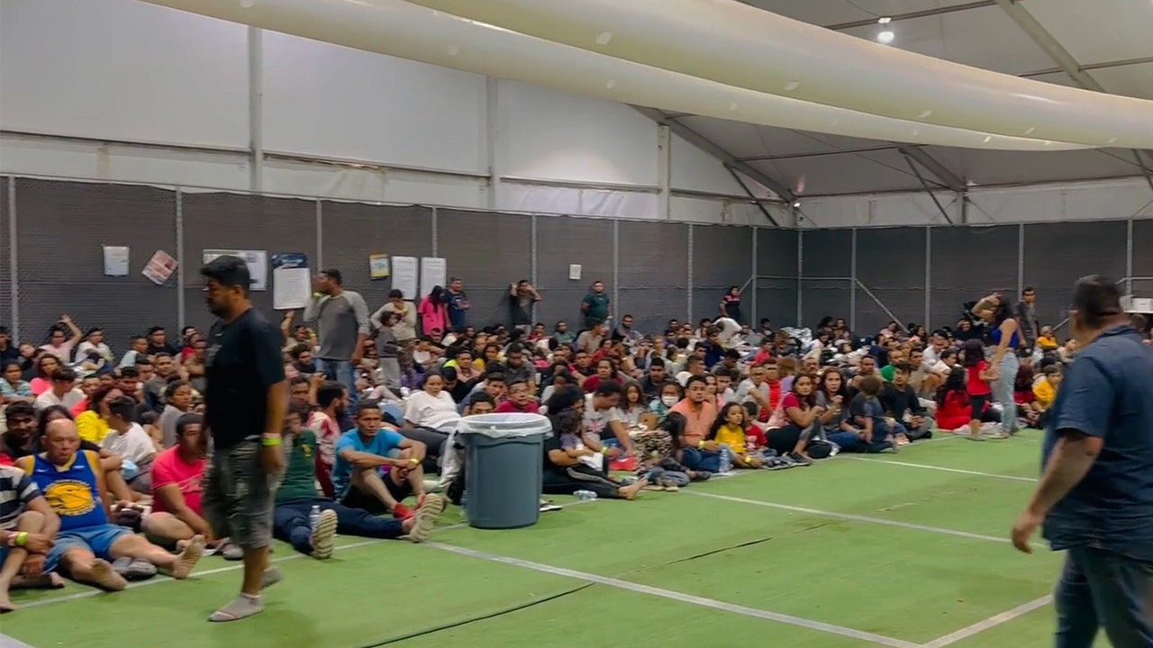 Video shows overcrowding at Eagle Pass, Texas border processing facility; Dem mayor blames Biden