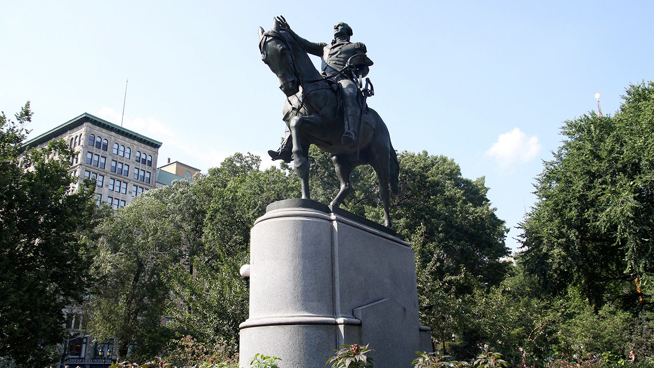 纽约市将考虑移除乔治·华盛顿的雕像，在预算削减之际成立赔偿任务组。