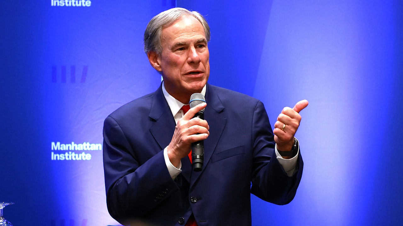 Texas Gov Abbott makes rare NYC stop where he lauds Dems Adams, Hochul for pressuring Biden on migrant crisis