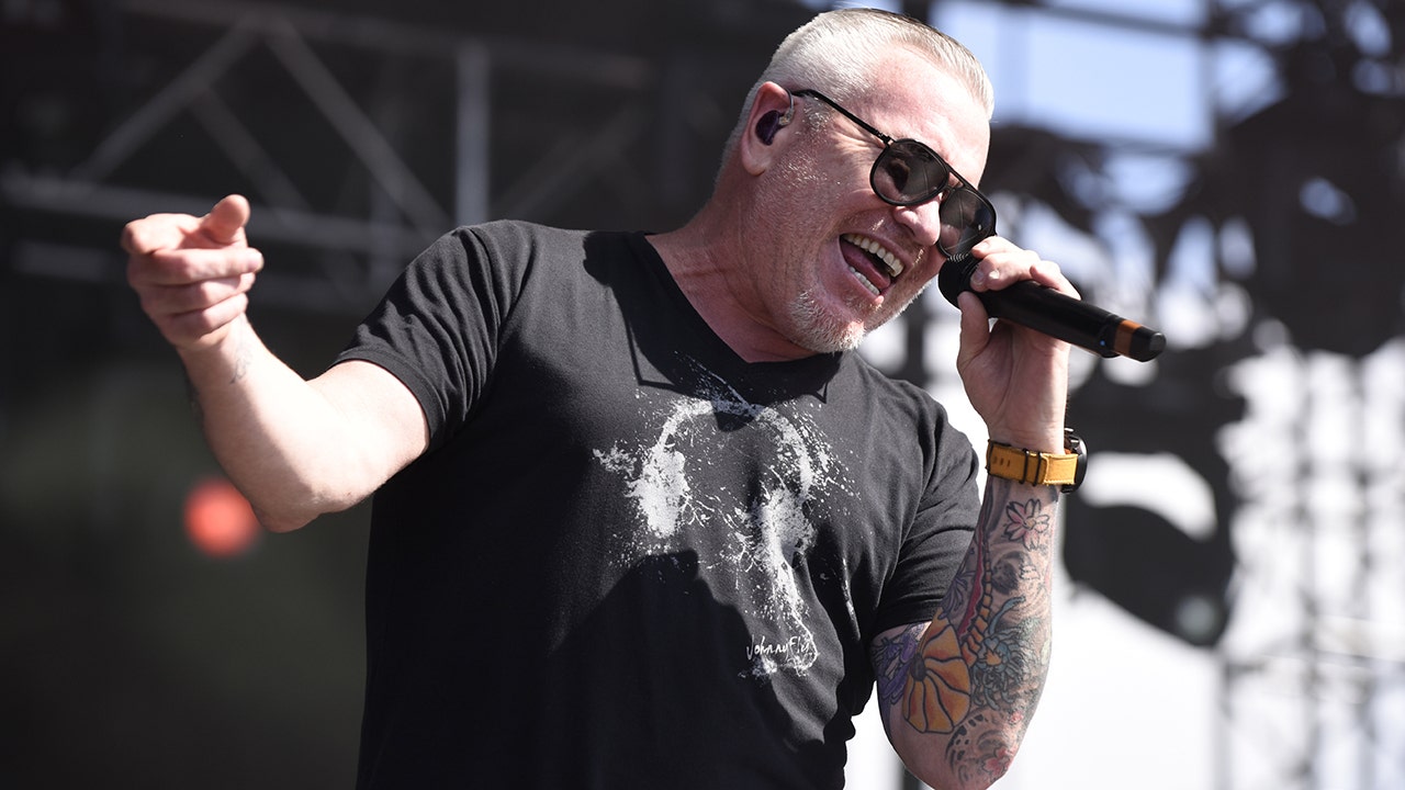 Smash Mouth singer Steve Harwell in hospice for liver failure