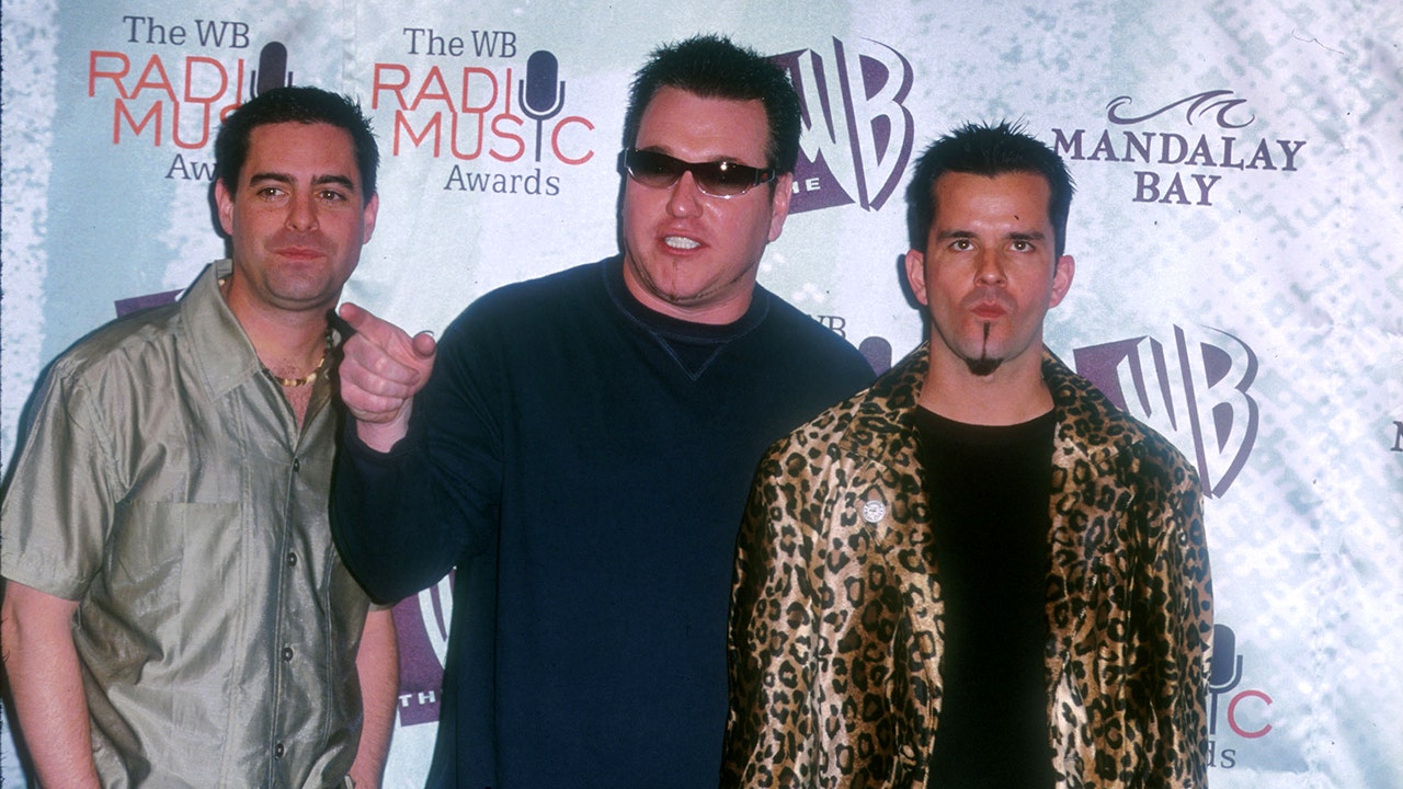 Steve Harwell, Smash Mouth singer, dead at 56