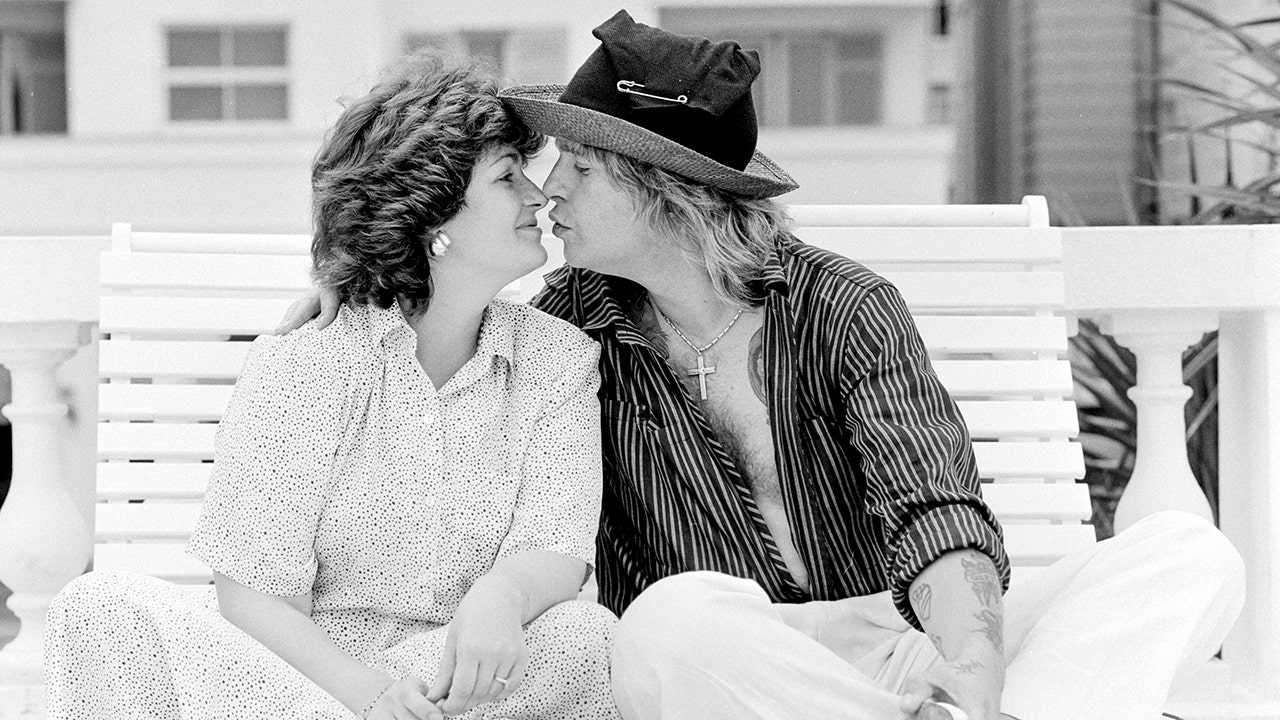 Sharon Osbourne breaks down as she reveals Ozzy's final words before his death: 'Kiss me…hug me tighter’