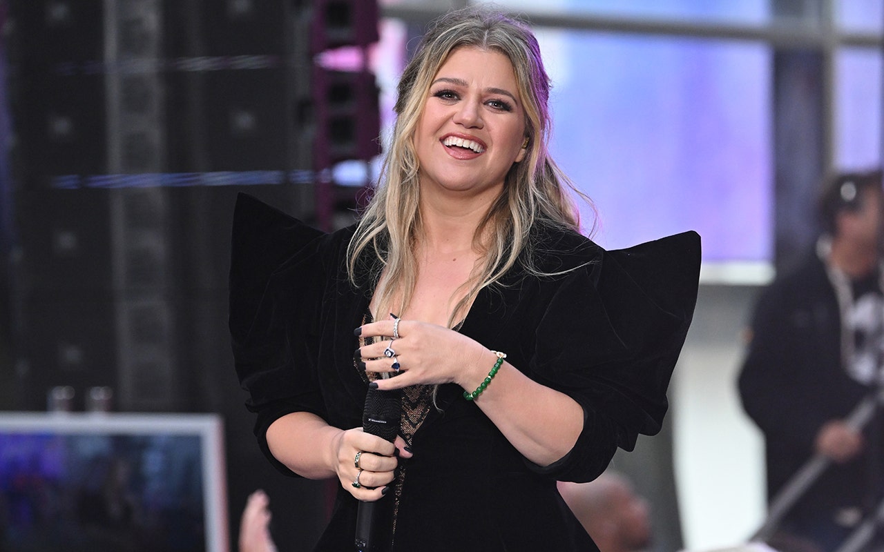 Kelly Clarkson Piece By Piece New Lyrics - News